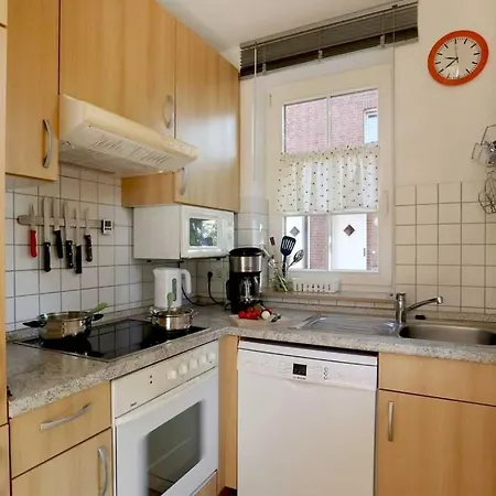Admiral Apartment *