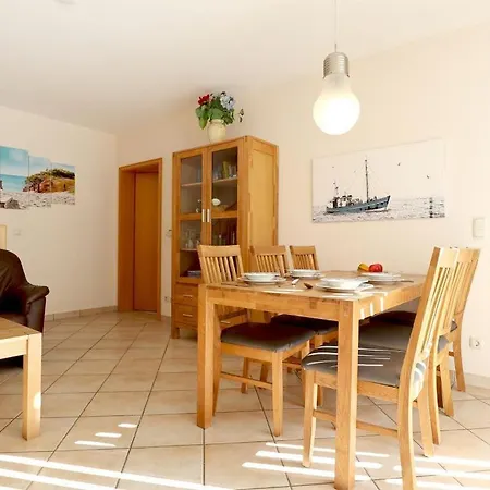 Admiral Apartment *